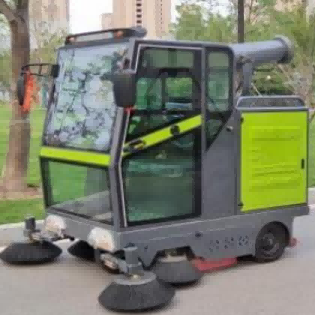 Five-brush ride-on sweeper